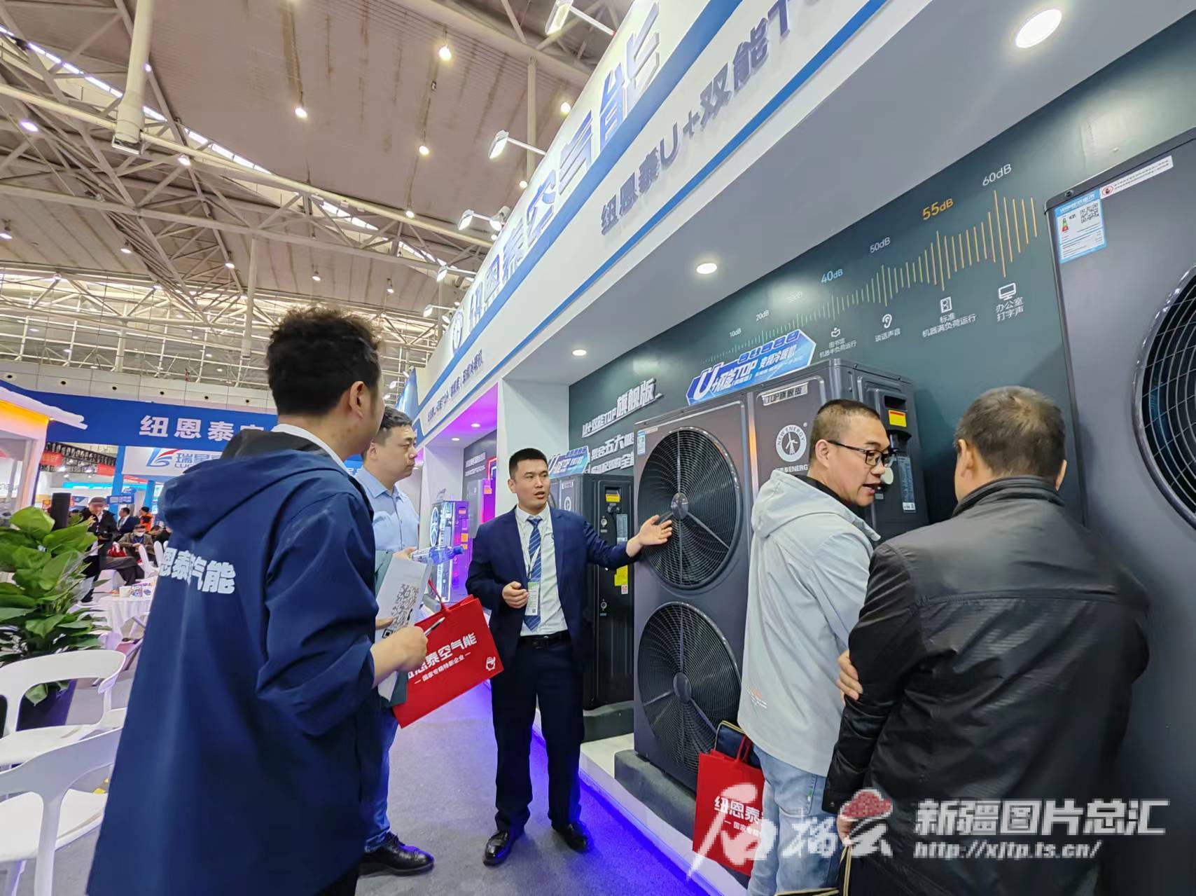 2024新疆暖通展览会开幕 国际专业买家团队首次到场 空气能设备“唱主角”(图1) 2024新疆暖通展览会开幕 国际专业买家团队首次到场 空气能设备“唱主角”(图1)